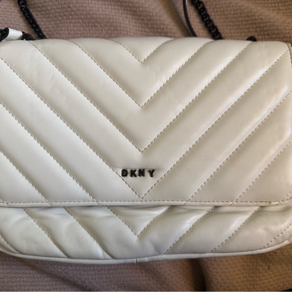 DKNY White Quilted Shoulder/crossbody Bag